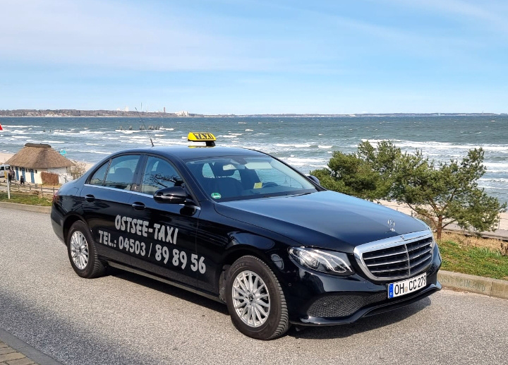 Fahrzeug am Strand